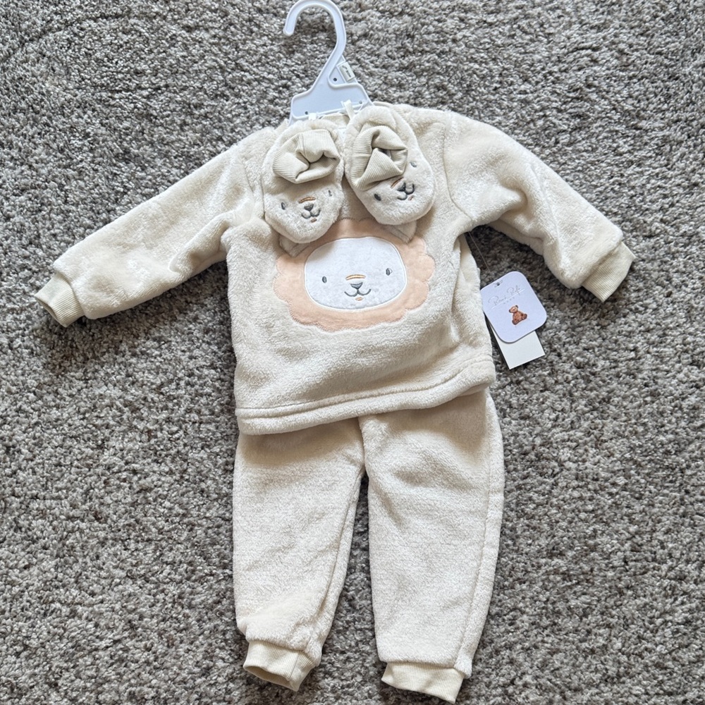 NWT Rene Rofe Beige Kids Set with Lion Face